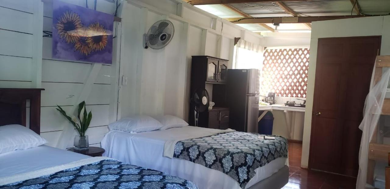 Hostal Cecilia Puerto Viejo de Talamanca Εξωτερικό φωτογραφία