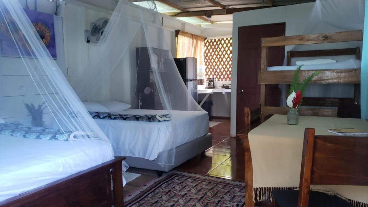 Hostal Cecilia Puerto Viejo de Talamanca Εξωτερικό φωτογραφία