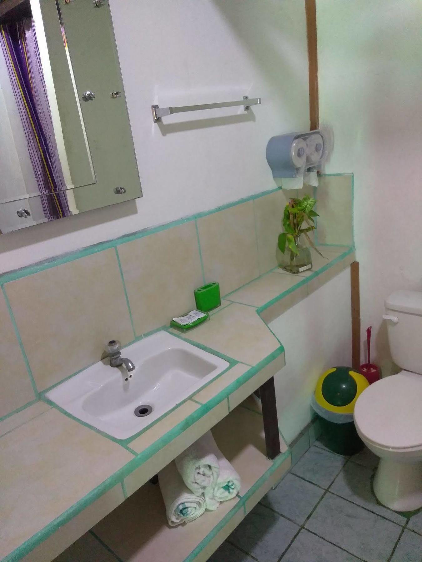 Hostal Cecilia Puerto Viejo de Talamanca Εξωτερικό φωτογραφία